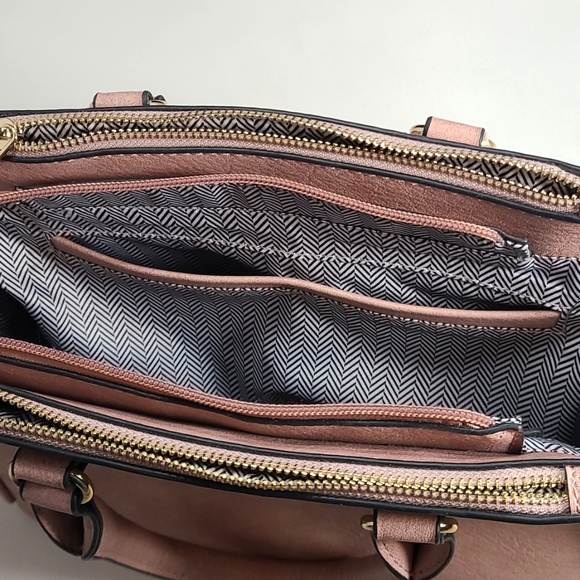 Isabelle Purse - Picture 8 of 11